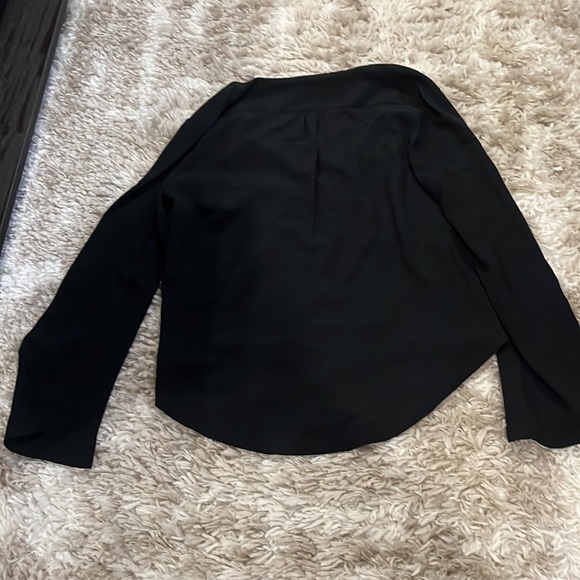 Lf Blouse - Picture 2 of 4